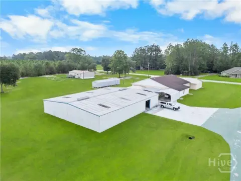 Mixed-Use Estate With Warehouse