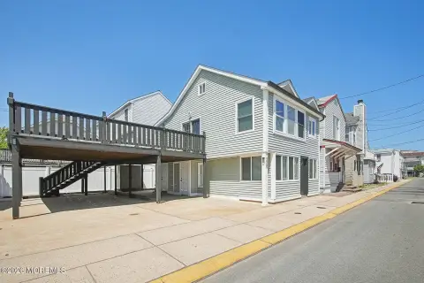 2-Unit Duplex with Deck