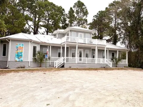 Carrabelle Commercial Building with Apartment