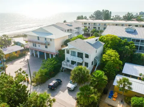 Gulf-Front Duplex with Beach Access