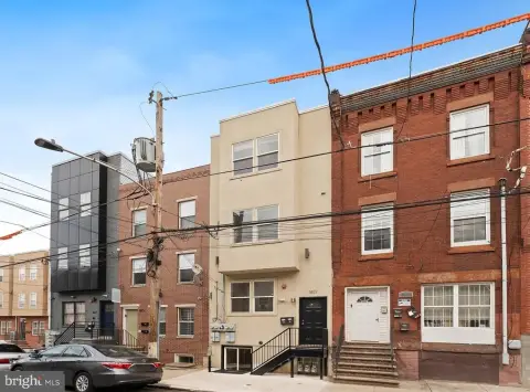 Modern Triplex Near Temple University