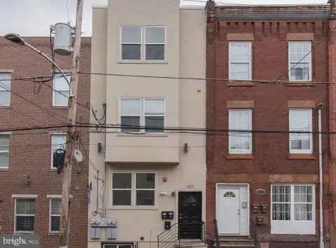 Modern Triplex Near Temple University