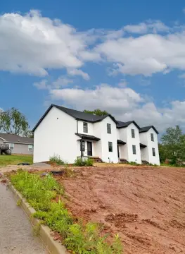 Luxury Triplex: Instant Cash Flow