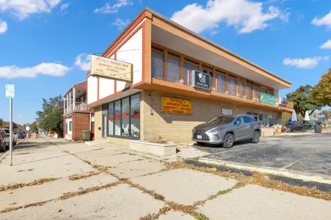 Mixed-Use Building with Restaurant Leases