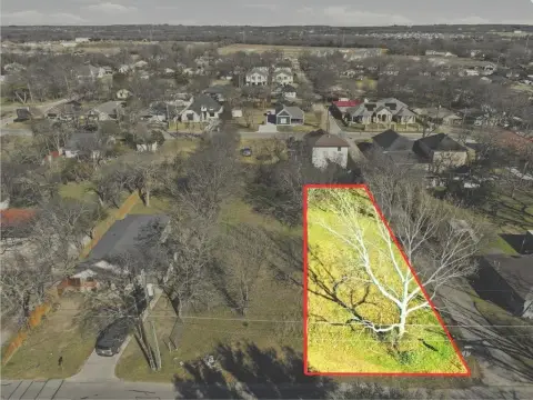Residential Corner Lot in Cleburne
