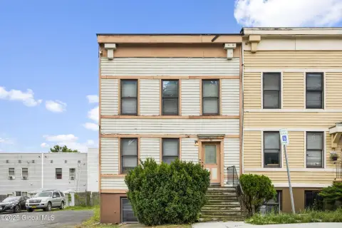 Renovated Duplex in Albany Heart