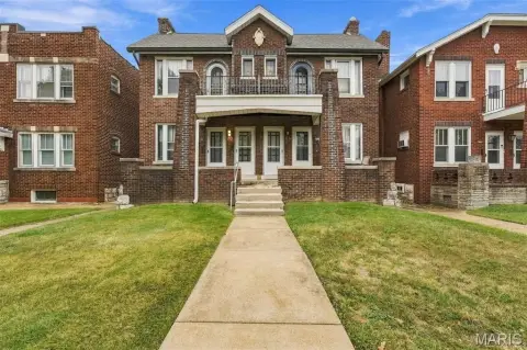 4-Unit Brick Apartment Building