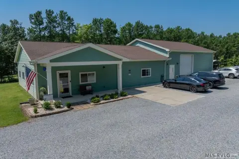 Adaptable Commercial Building Near Lake Gaston