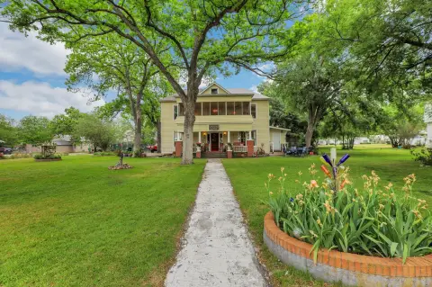 Bed And Breakfast With Guest Suites