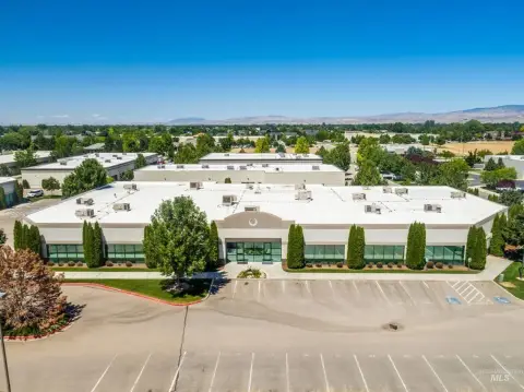 Adaptable Single-Story Office Suite