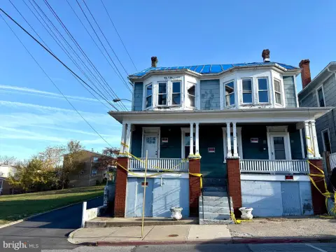 Spacious Duplex Ready for Renovation