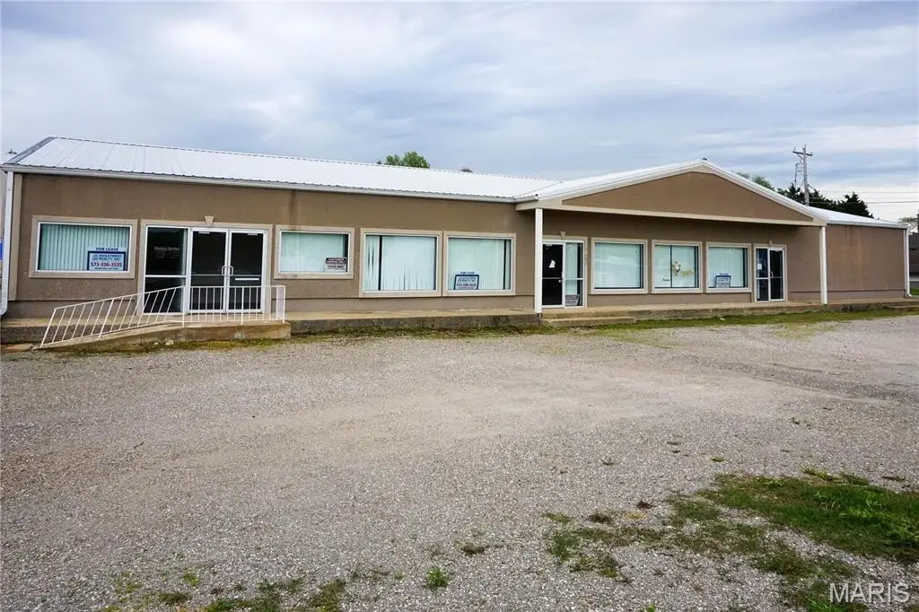 1126 Old Route 66, St Robert, MO 65584