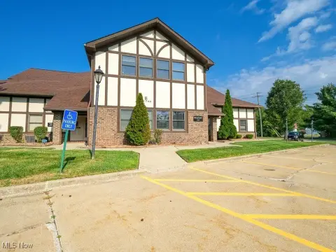 Renovated Office Condo in Strongsville