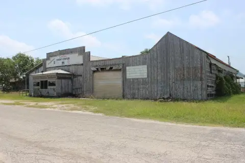 Palacios Commercial Building Near Bay