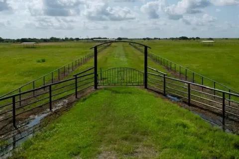 Blessing, TX Ranch with Arena