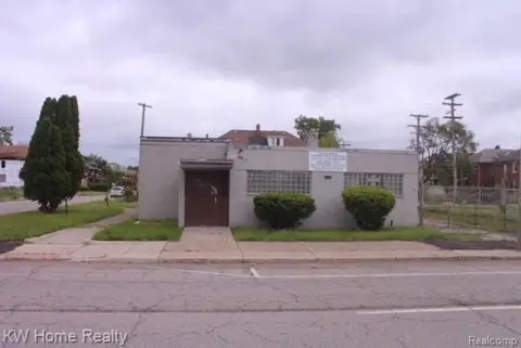 Versatile Commercial Building on Corner