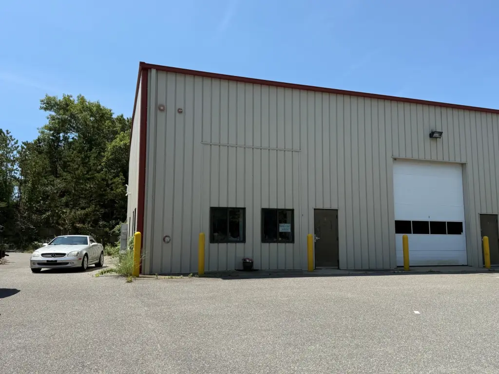 4 Crane Cir, Cataumet, MA 02534
