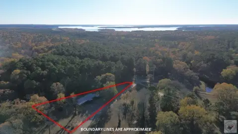 Texarkana Lake-Area Commercial Opportunity