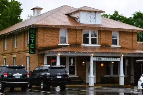 Historical Hotel Near Crater Diamonds