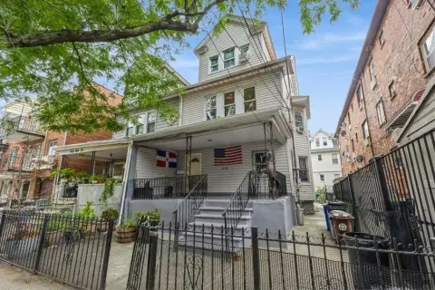 Oversized Elmhurst Duplex Gem
