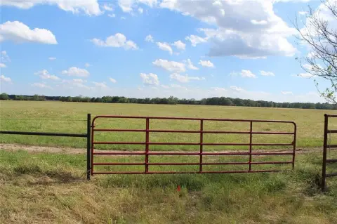 Rangeland Acreage in Paris, Texas