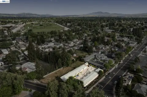 10-Unit Apartment Building