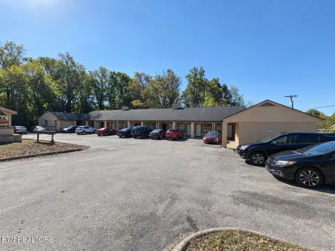 17-Unit Apartment Building
