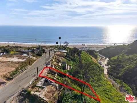 Ocean View Lot in Palisades