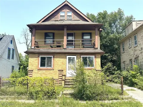 Spacious Duplex with Investment Potential