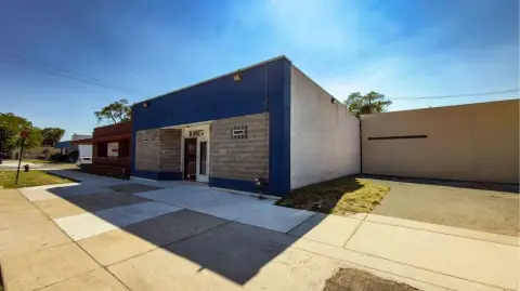 Renovated Flex Space with Garage Door