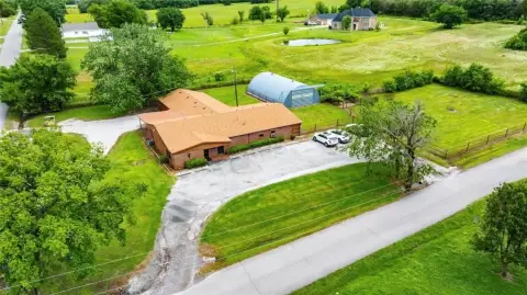 Henryetta Commercial Property on Corner Lot