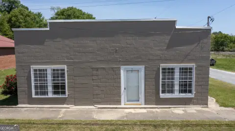 Updated Commercial Building in Woodbury