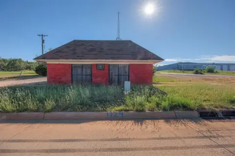 Retail Building Near Oklahoma River