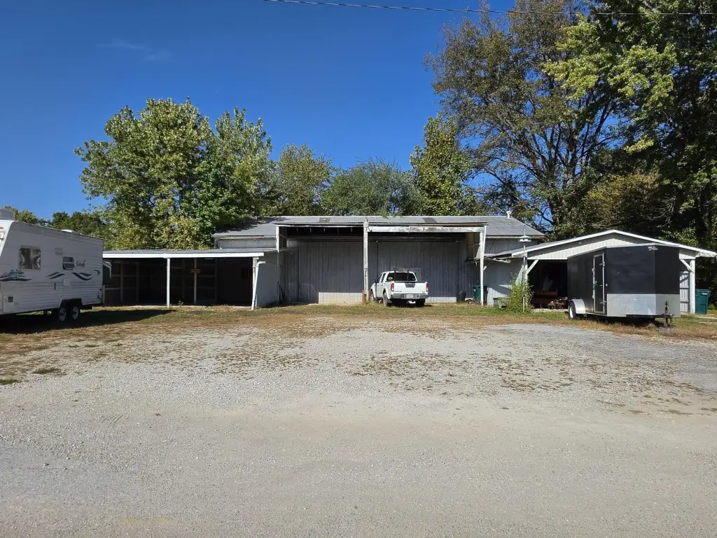 104 Court St, New Franklin, MO 65274