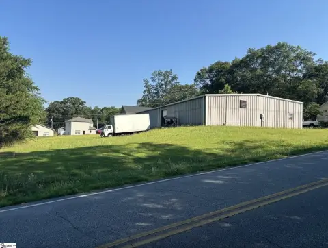 Versatile Flex Space in Duncan