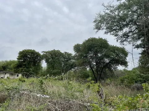 Unrestricted Land Near San Antonio