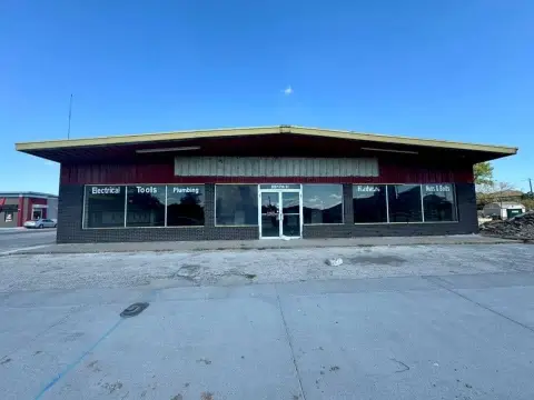 Retail Space in Bay City