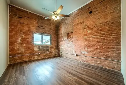 Downtown Van Alstyne Office Suites