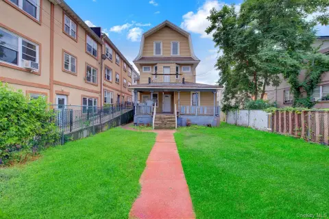 Six-Bedroom Triplex with Driveway