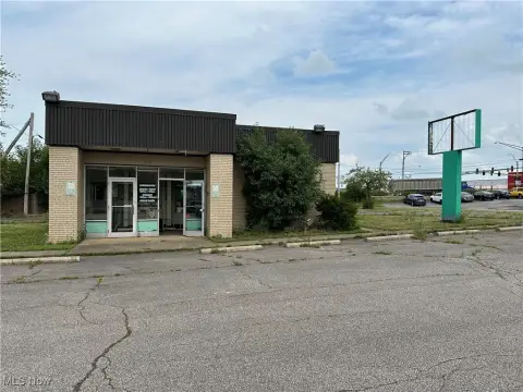 Elyria Commercial Building with Vault