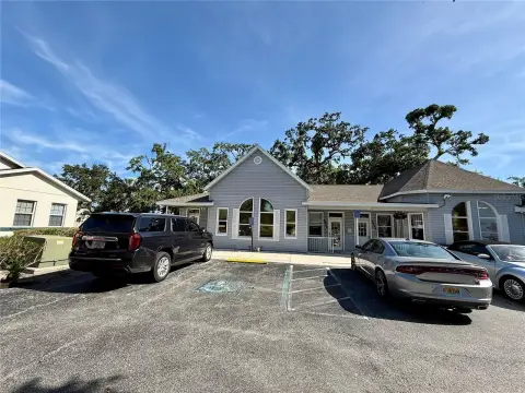 Commercial Duplex in Bradenton, FL