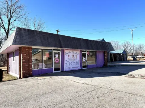 Retail Building in Willow Springs