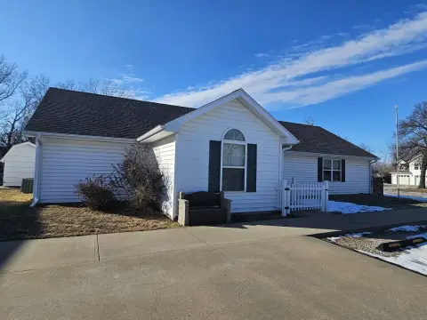 Commercial Building with Existing Lease