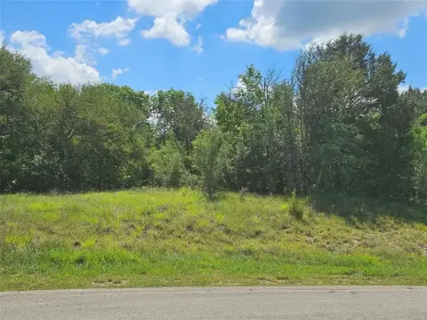 Half-Acre Retreat Land in Cleburne