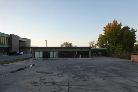 4-Unit Retail Building