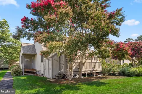 Furnished Single-Level Duplex Retreat