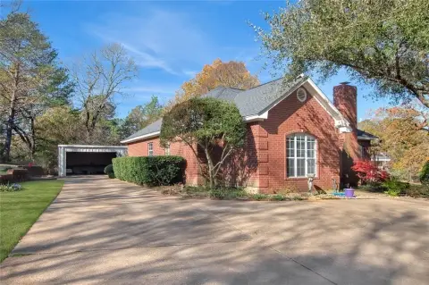 Lindale Farm/Ranch with Acreage