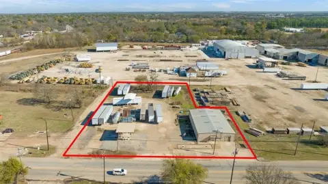 Paris, TX Warehouse on Corner