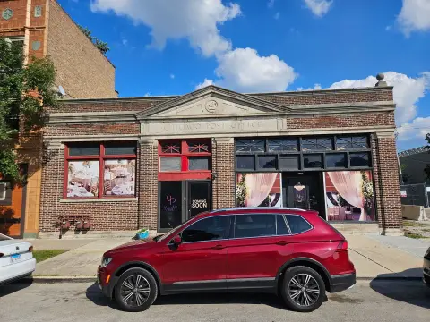 Unique Chicago Retail Opportunity
