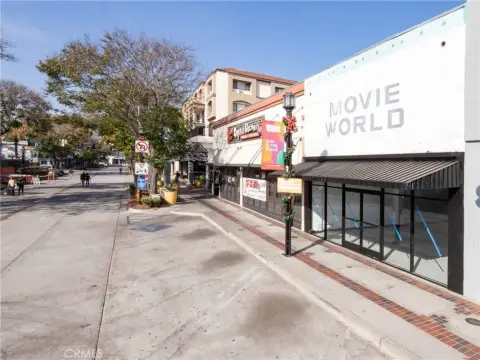 Prime Retail Space in Burbank